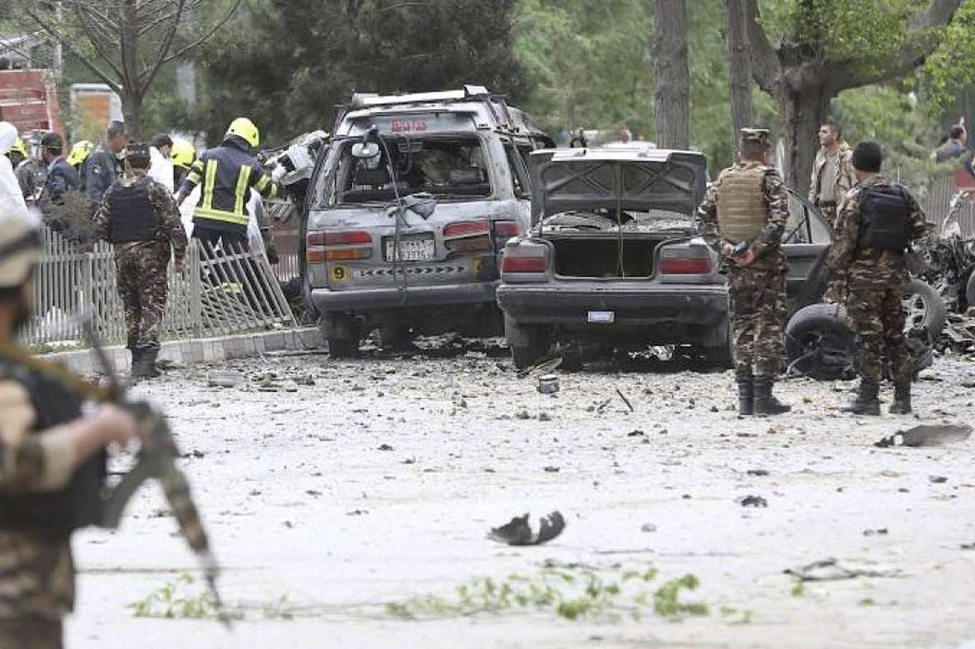 Afganistan Cumhurbaşkanı Yardımcısı Salih'in konvoyuna bombalı saldırı: 10 ölü